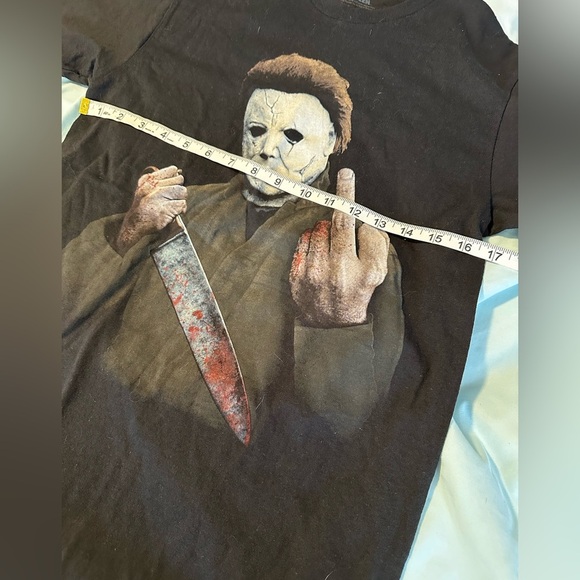 NWT HALLOWEEN MICHAEL MYERS Giving the Finger Small Black Graphic Tee. - Picture 4 of 6